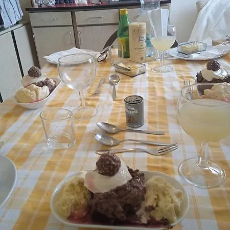 Olive's And Chestnut * Saint-Cyr-du-Bailleul