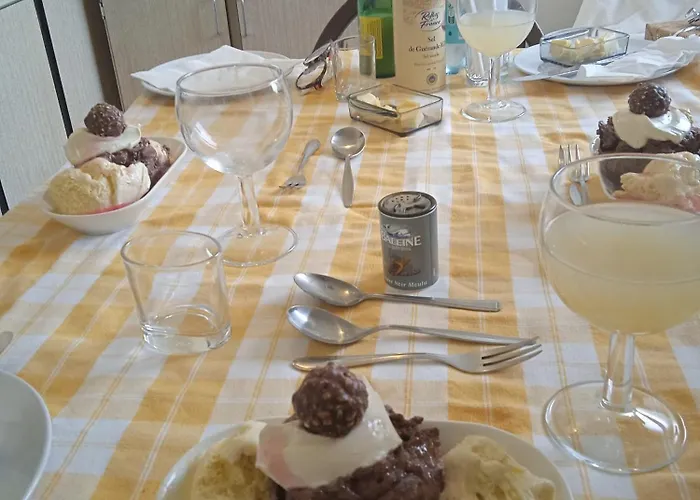 Olive's And Chestnut * Saint-Cyr-du-Bailleul